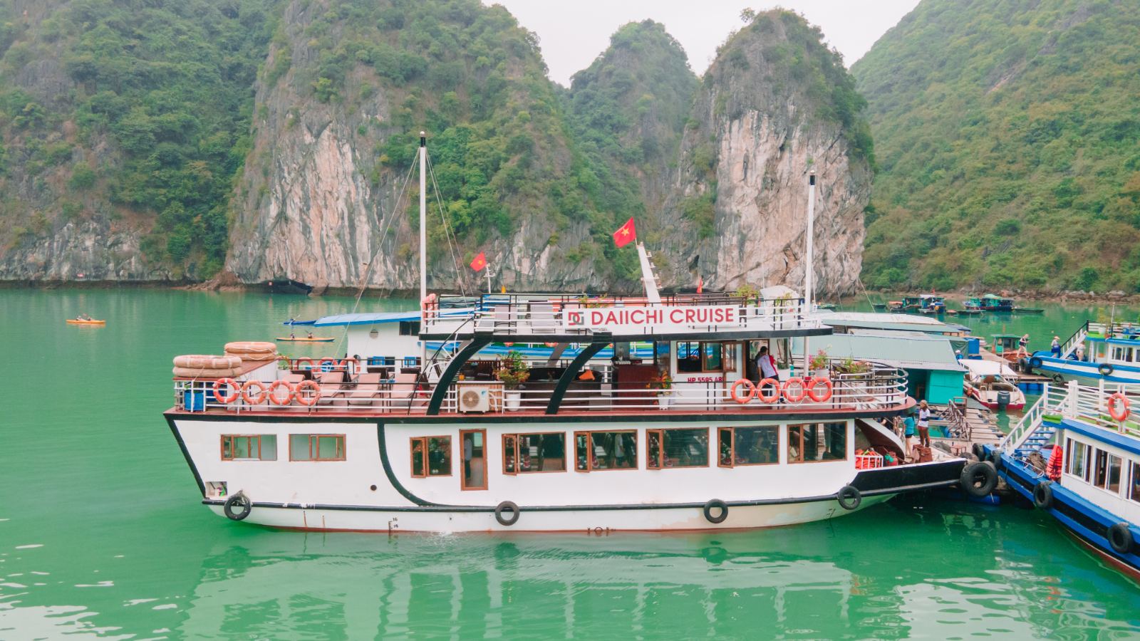 Du thuyền ngày vịnh Lan Hạ — Daiichi Travel