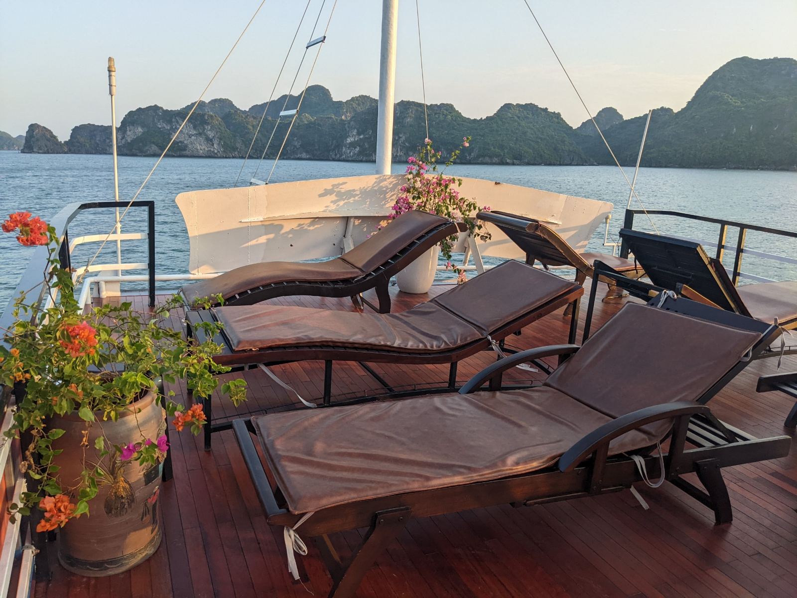 Tour 1 ngày Lan Hạ – Việt Hải (5★)
