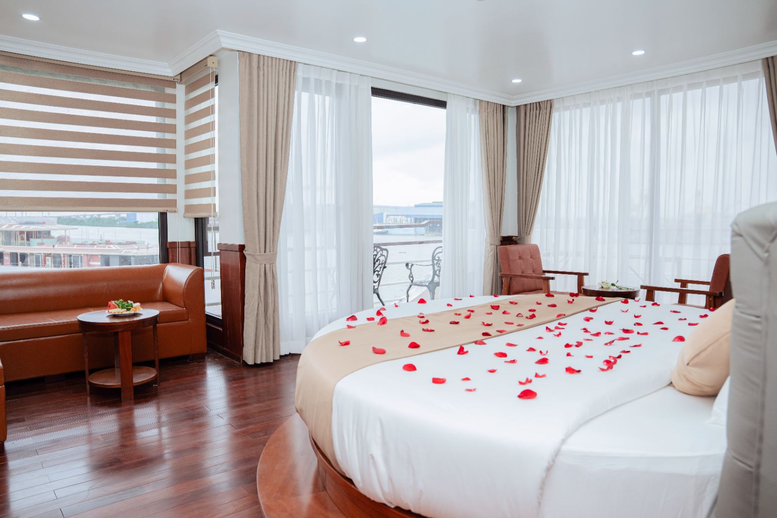 Hạng phòng Royal — Daiichi Luxury Cruise